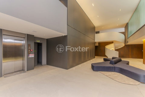 Image 31 - 882933
