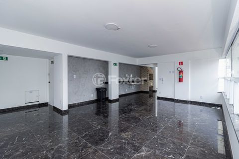Image 31 - 933703