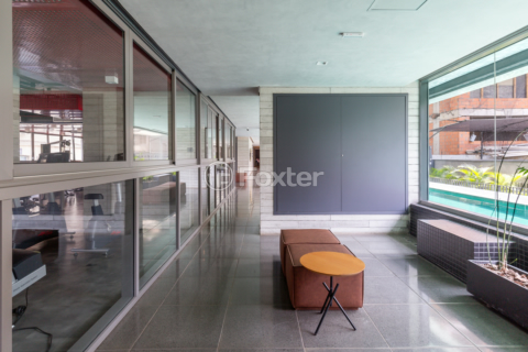 Image 44 - 1015680