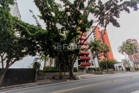 Image 29 - 961347