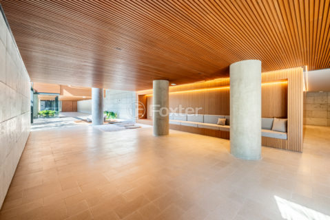 Image 37 - 1011618