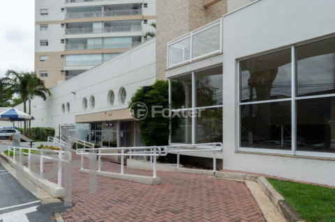 Image 32 - 898537