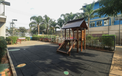 Image 22 - 832939