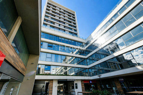 Image 20 - 1017947