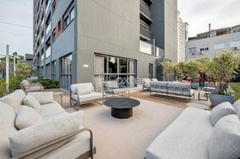 Image 18 - 1012248