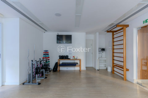Image 21 - 1018746