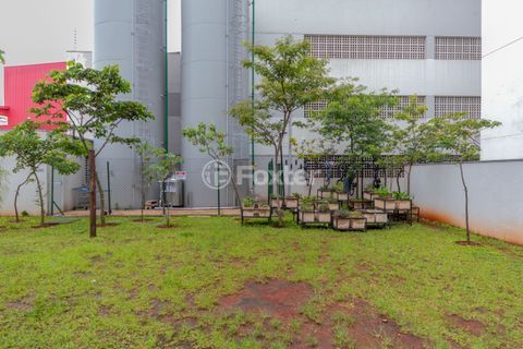 Image 30 - 1002742