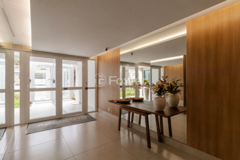 Image 40 - 957382