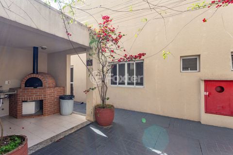 Image 29 - 883556