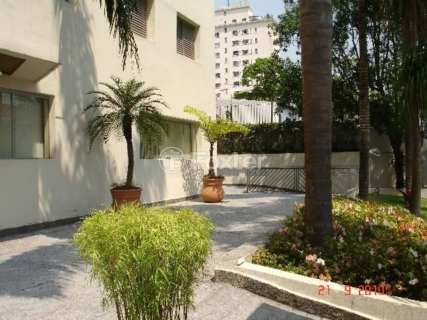 Image 22 - 995888