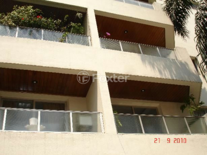 Image 21 - 995888