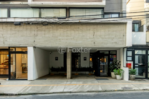Image 17 - 748201