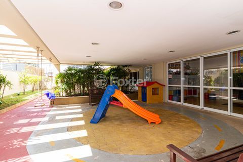 Image 44 - 1002825
