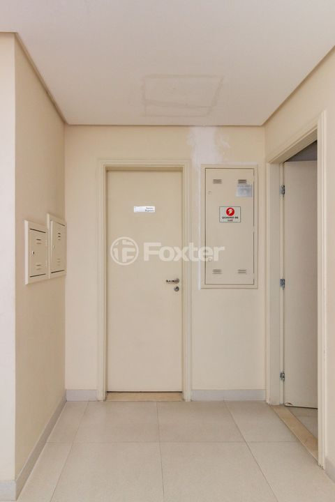 Image 47 - 882528