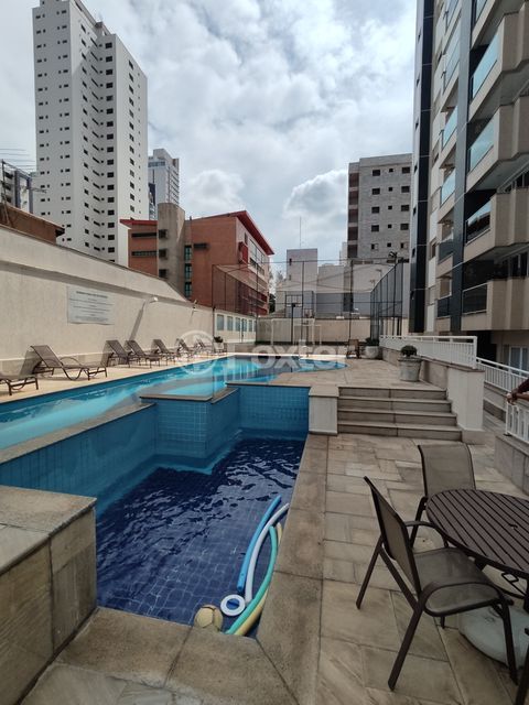 Image 63 - 982456