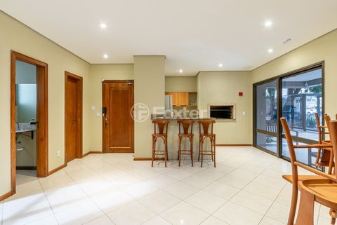 Image 32 - 885923