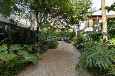 Image 23 - 918630