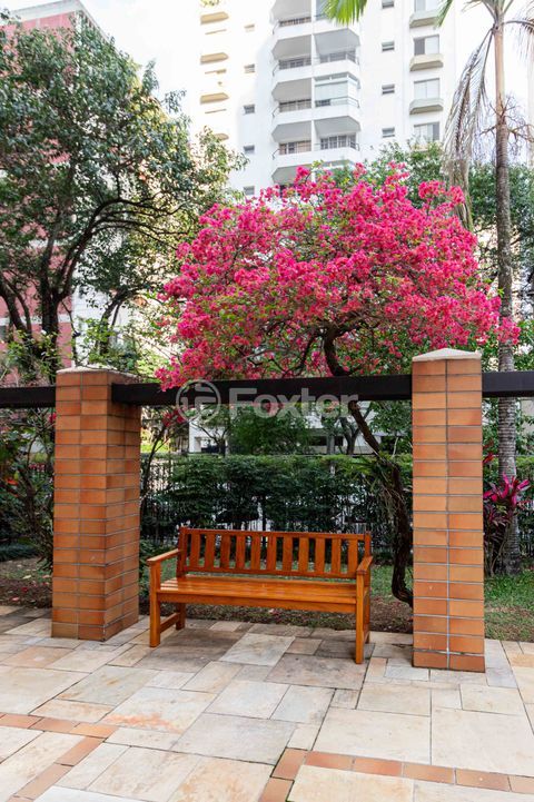 Image 15 - 1002837