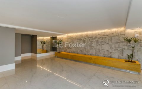 Image 8 - 1006325