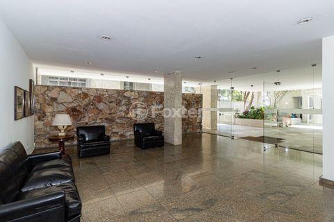 Image 62 - 915381