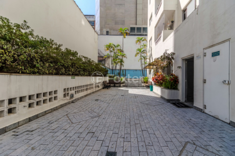 Image 33 - 995579