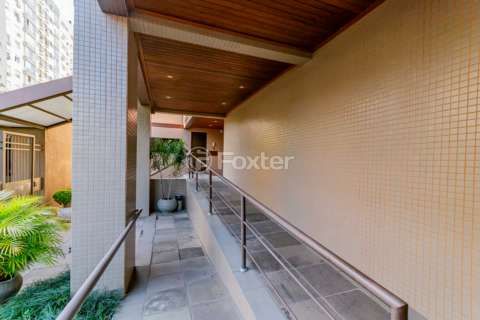 Image 38 - 979466