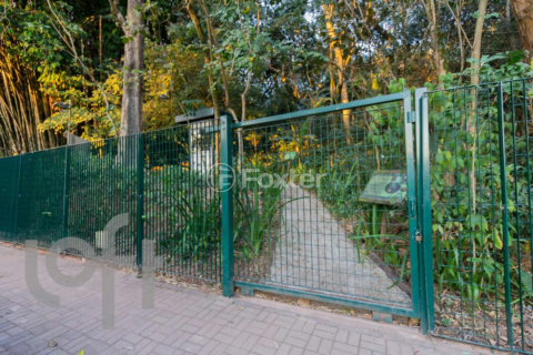 Image 30 - 1005135