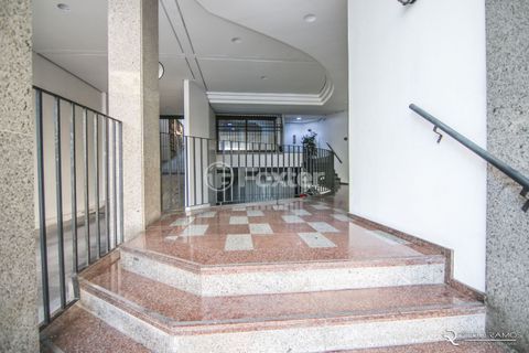 Image 17 - 1017352