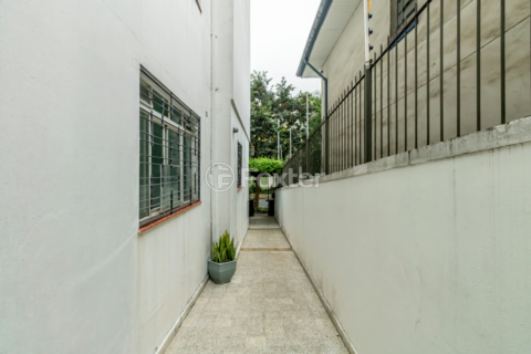 Image 28 - 1002090