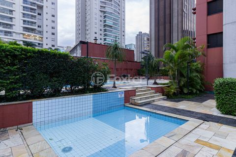 Image 17 - 1002881