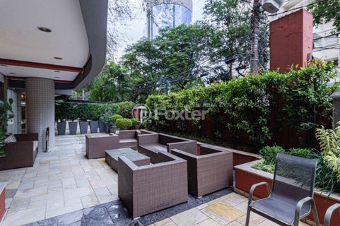 Image 17 - 1002881