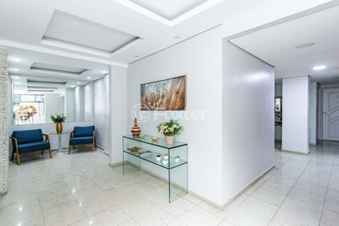 Image 33 - 956617