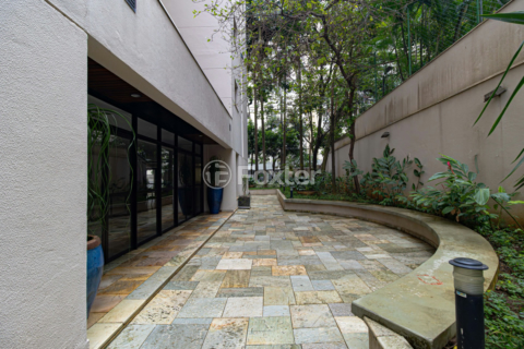 Image 29 - 882188