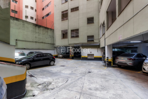 Image 27 - 882826