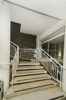 Image 34 - 881301