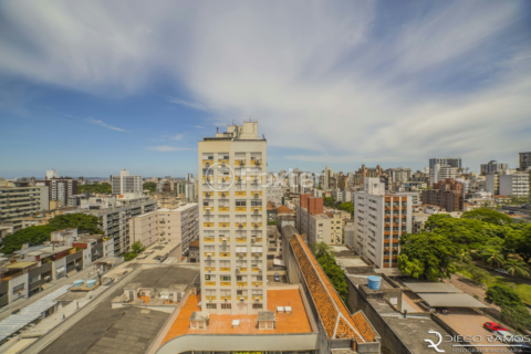 Image 37 - 881301
