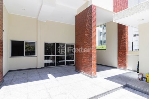 Image 35 - 947696