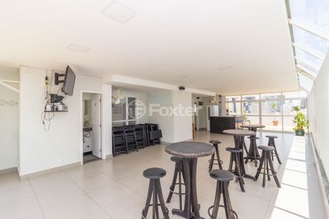 Image 23 - 876915