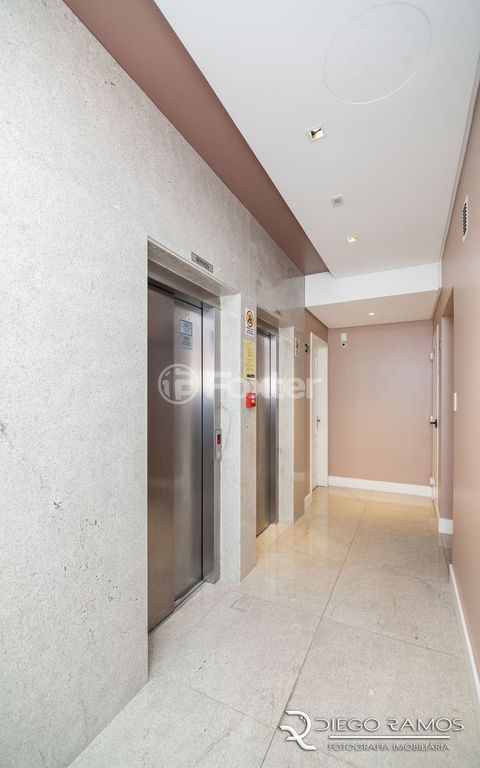 Image 35 - 982865