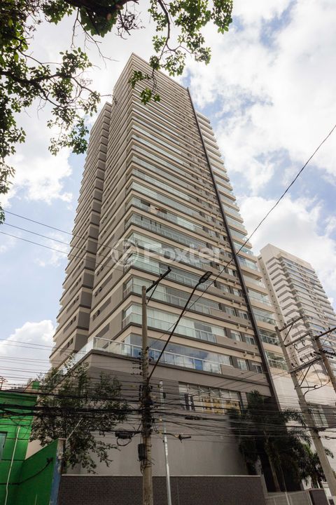 Image 22 - 897936