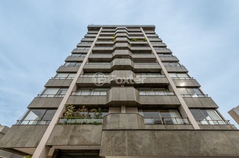 Image 37 - 895200