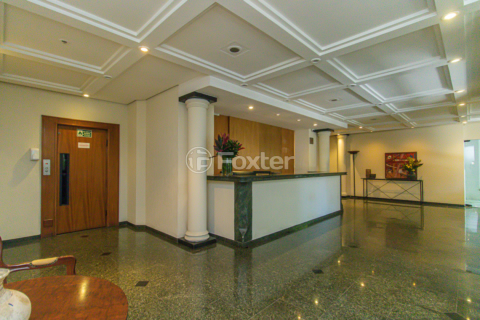 Image 24 - 1000812