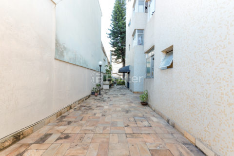 Image 37 - 1015682