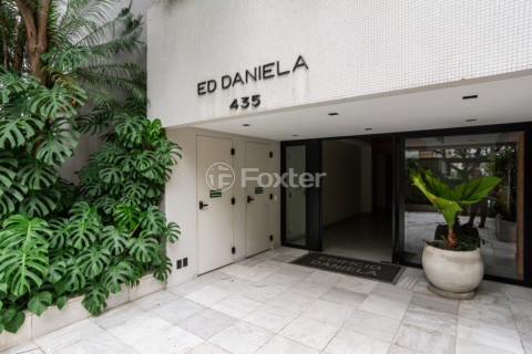 Image 28 - 989583