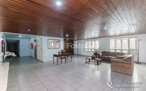 Image 28 - 1011061