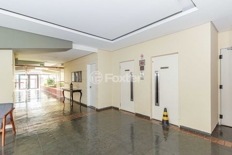 Image 29 - 894400