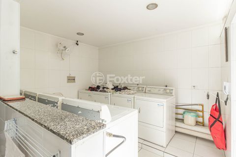 Image 31 - 894400