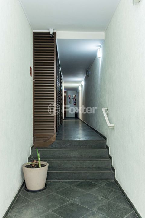 Image 6 - 1006700
