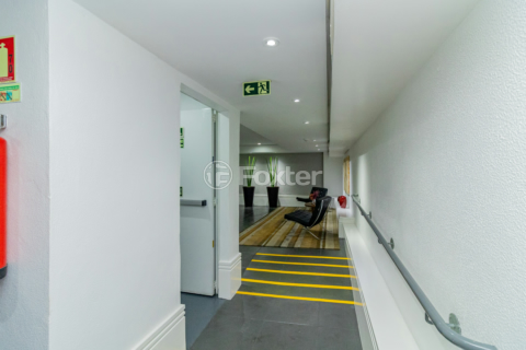 Image 35 - 989398