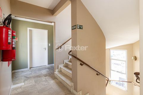 Image 32 - 877607